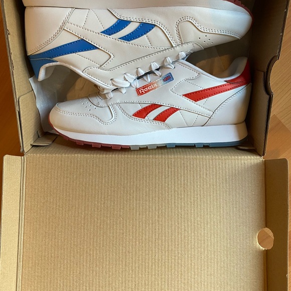 Reebok sneakers like new size 6.5 youth - Picture 8 of 9